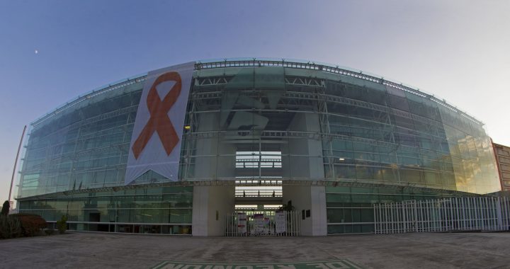 SE ILUMINA IEEM DE NARANJA EN SOLIDARIDAD CONTRA LA VIOLENCIA HACIA LAS MUJERES