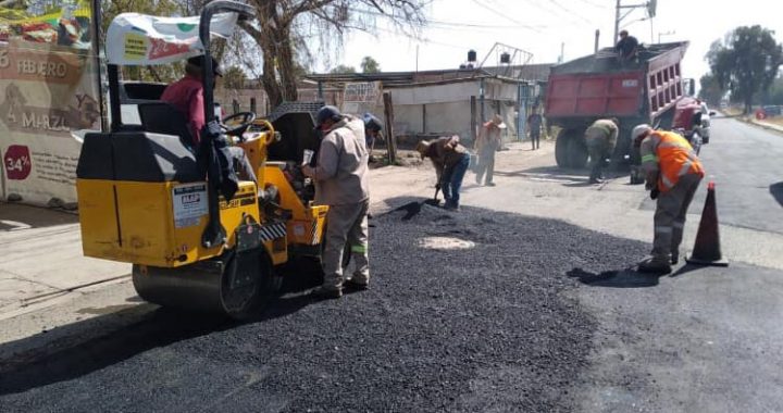 Cuautitlán México realiza rescate urbano con bacheo de calles