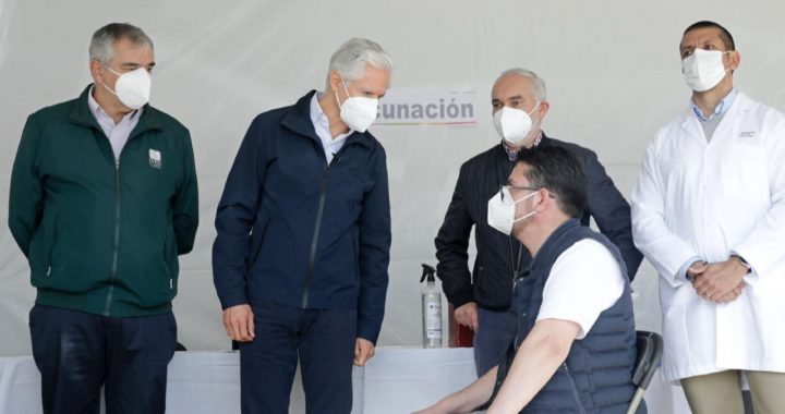 INFORMA ALFREDO DEL MAZO QUE EN EDOMÉX CONTINÚA LA VACUNACIÓN DE PERSONAL DE SALUD EN LA PRIMERA LÍNEA CONTRA EL COVID-19