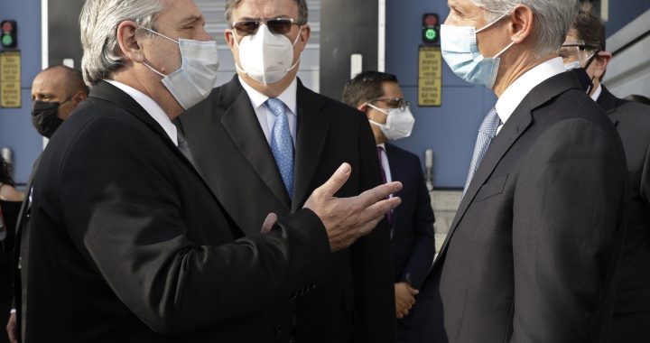 REALIZAN AUTORIDADES MEXIQUENSES, ARGENTINAS Y DE LA CANCILLERÍA MEXICANA, RECORRIDO POR LA PLANTA DE ENVASADO DE LA VACUNA CONTRA COVID-19
