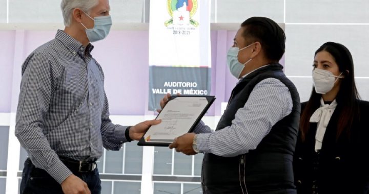 ENTREGA ALFREDO DEL MAZO CONSTANCIAS DE BASE A CASI 20 MIL MAESTROS DE LOS SISTEMAS ESTATAL Y FEDERAL