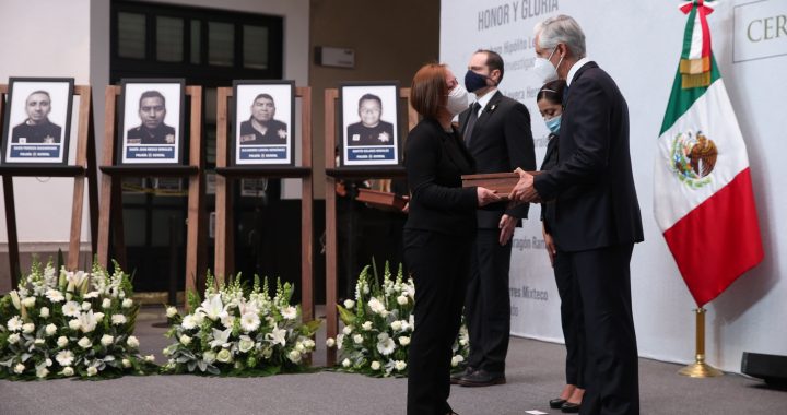 RINDEN HOMENAJE A POLICÍAS MEXIQUENSES QUE PERDIERON LA VIDA EN CUMPLIMIENTO DE SU DEBER