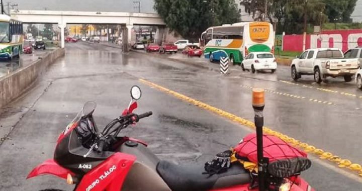 MOVILIZA CAEM PERSONAL PARA ATENDER ENCHARCAMIENTOS VIALES POR LLUVIA DE ESTA TARDE