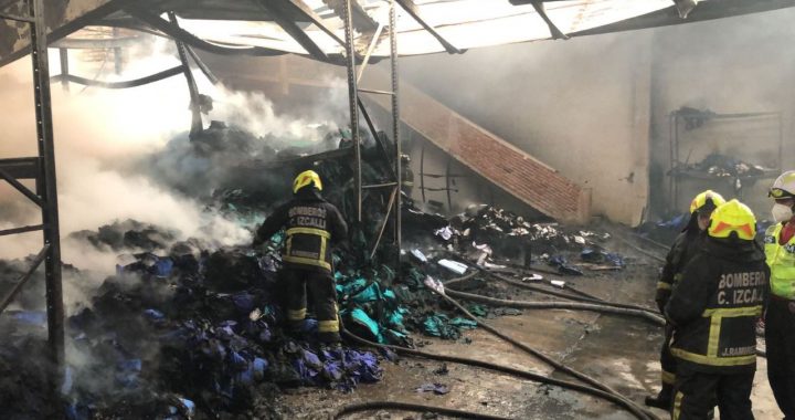 CONTROLAN INCENDIO EN FÁBRICA DE COLCHONES Y CONFECCIÓN DE ROPA EN TULTITLÁN