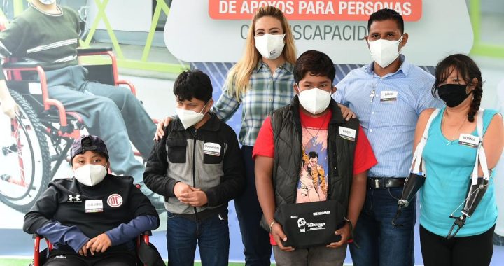 ENTREGA FERNANDA CASTILLO DE DEL MAZO 70 UNIDADES MÓVILES ADAPTADAS DE DISCAPACIDAD