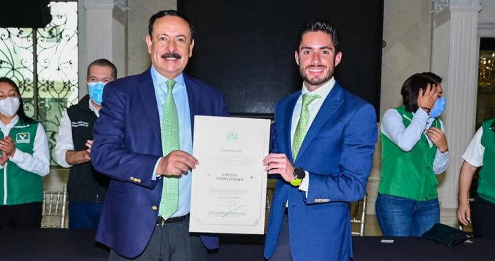 El dirigente estatal del PVEM, José Alberto Couttolenc Buentello tomó protesta a los integrantes de la Comisión Política del Comité Ejecutivo Estatal, presidida por José Luis Durán Reveles