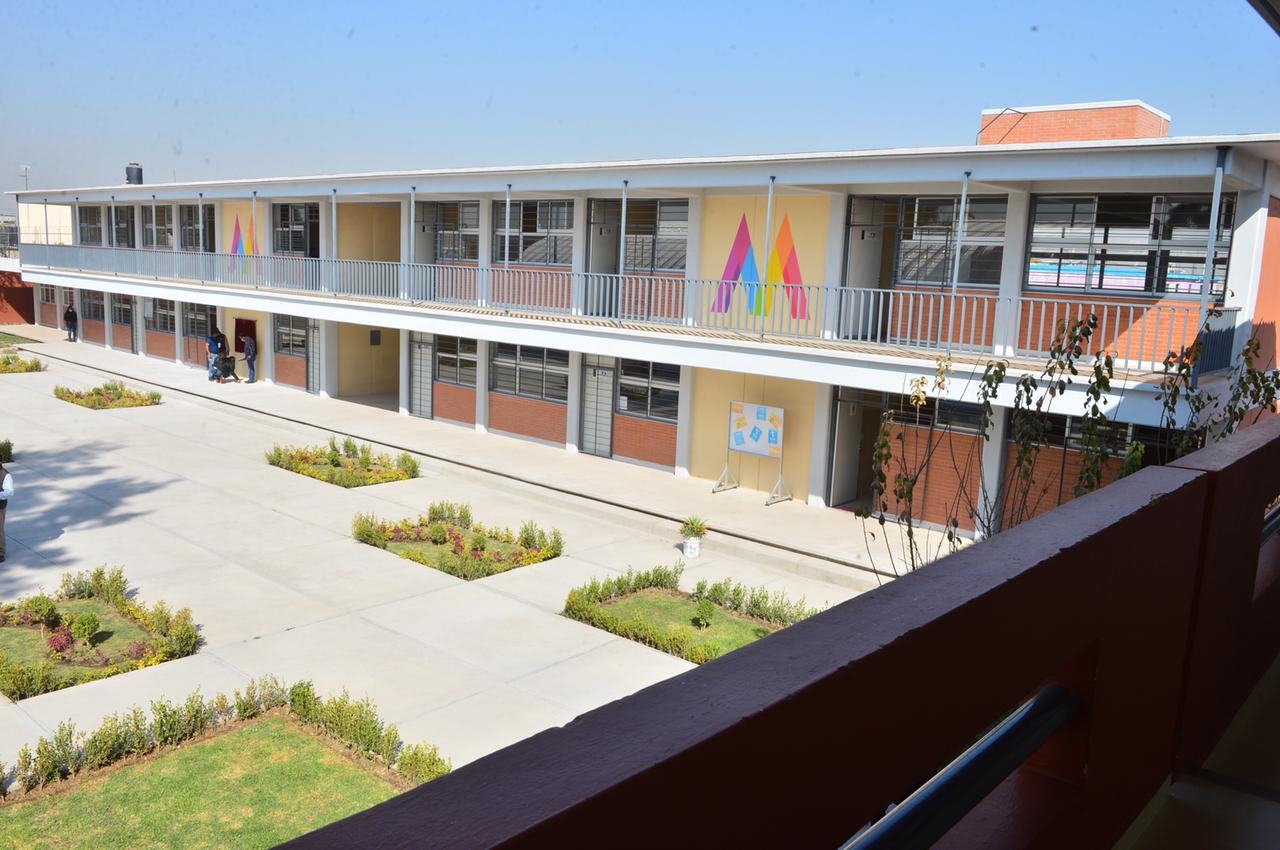 ENTREGA ALFREDO DEL MAZO REHABILITACIÓN DE SECUNDARIA «SIMÓN BOLÍVAR