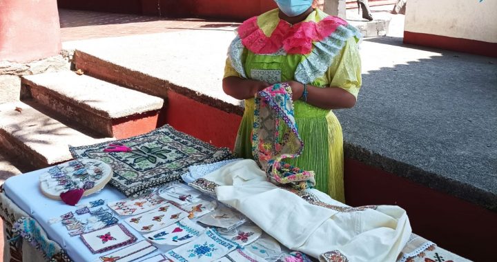 SON BORDADOS MAZAHUAS UNA HERENCIA FAMILIAR