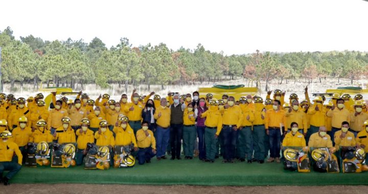 RECIBEN COMBATIENTES DE INCENDIOS FORESTALES EQUIPO DE SEGURIDAD Y PROTECCIÓN