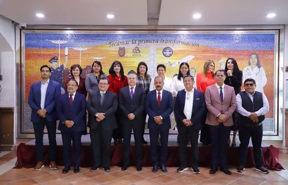 Antes de acudir al acto histórico de puesta en funcionamiento del #AIFA, los miembros del Ayuntamiento recibimos en el hermoso Palacio Municipal de los tecamaquenses a Presidentas y Presidentes Municipales miembros de la Aalmac Asociación de Autoridades Locales de México: