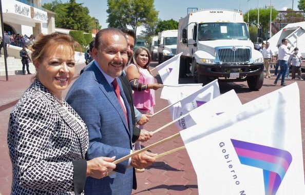*REALIZA PEDRO RODRÍGUEZ SEGUNDA ENTREGA DE PARQUE VEHICULAR; 15 CAMIONES NUEVOS DE BASURA Y MÁS PATRULLAS ENTRAN EN OPERACIÓN EN ATIZAPÁN .