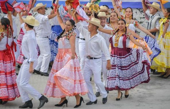 CON DANZA Y MÚSICA, CELEBRAN LA PRIMERA VERBENA CULTURAL EN ATIZAPÁN DE ZARAGOZA