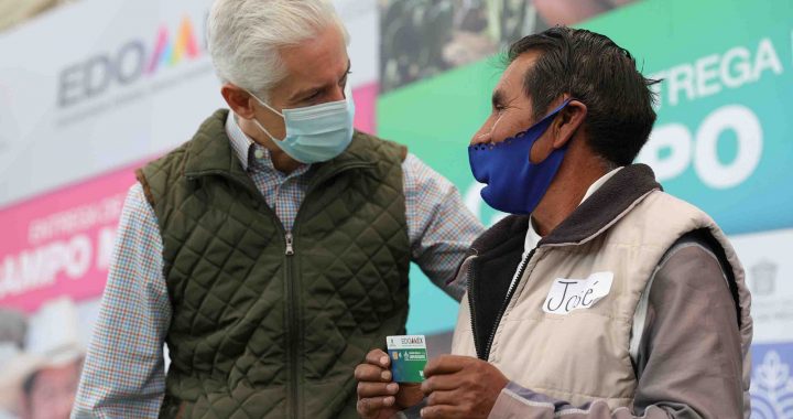 ENTREGA ALFREDO DEL MAZO TARJETAS PARA EL CAMPO MEXIQUENSE A PRODUCTORES DE 16 MUNICIPIOS DEL VALLE DE TOLUCA