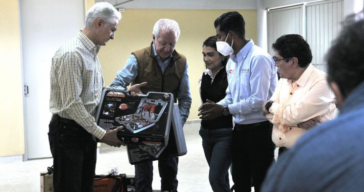INAUGURA ALFREDO DEL MAZO LA ESCUELA DE ARTES Y OFICIOS DE VILLA GUERRERO
