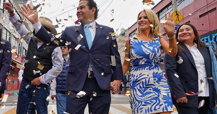 ENCABEZA ROMINA CONTRERAS DESFILE CÍVICO POR EL 212 ANIVERSARIO DEL INICIO DE LA INDEPENDENCIA DE MÉXICO