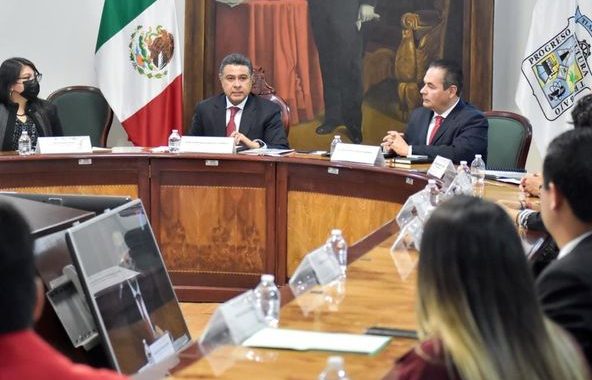 FIRMA TONY RODRÍGUEZ CONVENIO CON ASOCIACIÓN PARA QUE JÓVENES ACCEDAN A ESTUDIOS DE BACHILLERATO Y PROFESIONAL