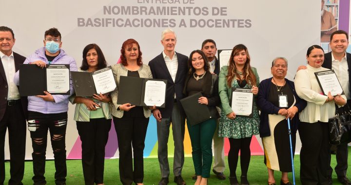 ENTREGA ALFREDO DEL MAZO 10 MIL 800 BASIFICACIONES A DOCENTES DE NIVEL BÁSICO Y MEDIO SUPERIOR DEL EDOMÉX