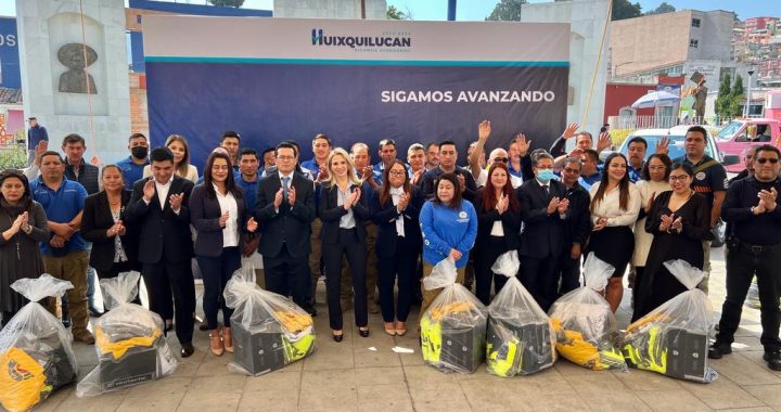 ENTREGA HUIXQUILUCAN UNIFORMES A ELEMENTOS DE PROTECCIÓN CIVIL