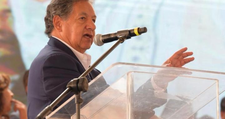 SOLICITA LICENCIA HIGINIO MARTÍNEZ AL SENADO Y SE INCORPORA CON DELFINA