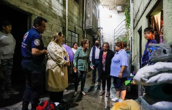 VISITA ALCALDESA DE NAUCALPAN A FAMILIAS AFECTADAS POR LLUVIAS