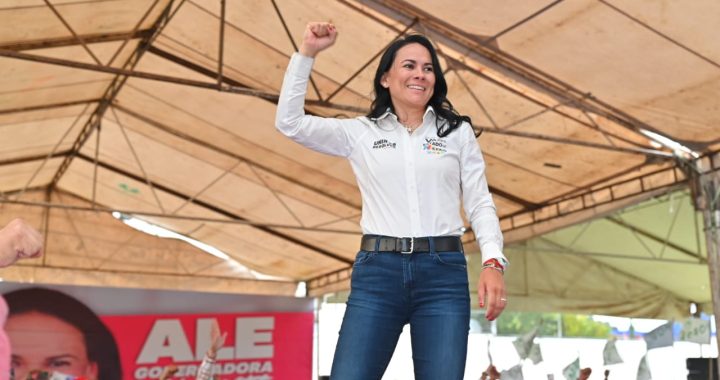 ARROPA TEXCOCO A ALEJANDRA DEL MORAL