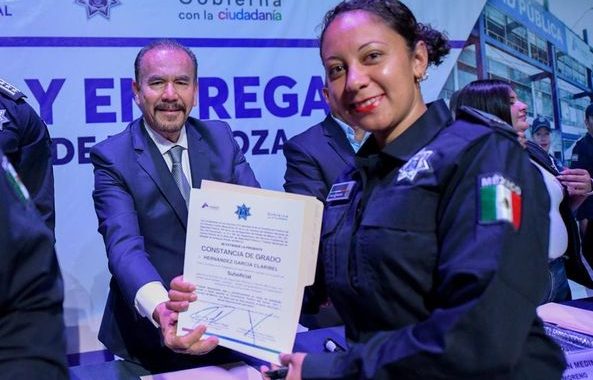 ENTREGAN 143 CONSTANCIAS DE GRADO Y 25 RECONOCIMIENTOS A POLICÍAS DE ATIZAPÁN DE ZARAGOZA; RESALTA PEDRO RODRÍGUEZ LA SUMA DE VOLUNTADES PARA DIGNIFICAR LA CORPORACIÓN
