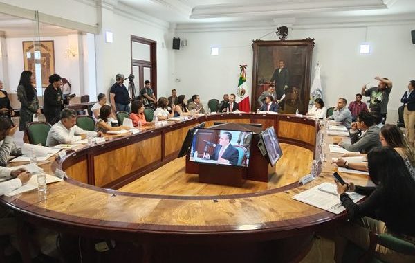 TONY RODRÍGUEZ TOMA PROTESTA A VERÓNICA GÓMEZ SÁNCHEZ COMO DEFENSORA MUNICIPAL DE LOS DERECHOS HUMANOS