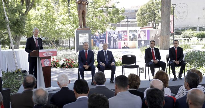 ENCABEZA ALFREDO DEL MAZO HOMENAJE A DON NEMESIO DIEZ CON DEVELACIÓN DE ESTATUA Y REACONDICIONAMIENTO DEL JARDÍN ZARAGOZA DE TOLUCA