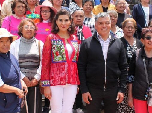 CHARLAN DE LA IMPORTANCIA DEL CUIDADO DE LAS PERSONAS ADULTAS MAYORES EN EL HOGAR Y EN EL TRABAJO”