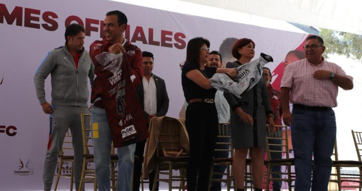 Presentan los Nuevos Uniformes de los Bombarderos de Tecámac para esta Temporada Preside Mariela Gutiérrez Escalante la ceremonia de entrega para los equipos de futbol varonil y femenil