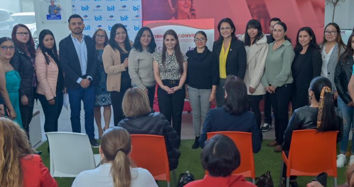 Abre Paola Jiménez espacios laborales para jefas de familia