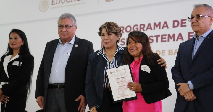 Entrega la Gobernadora Delfina Gómez Álvarez basificaciones al magisterio mexiquense