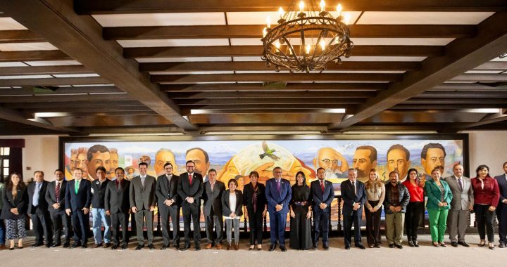 La Gobernadora Delfina Gómez Álvarez tomó protesta a funcionarios de 14 dependencias del Gobierno del Estado de México