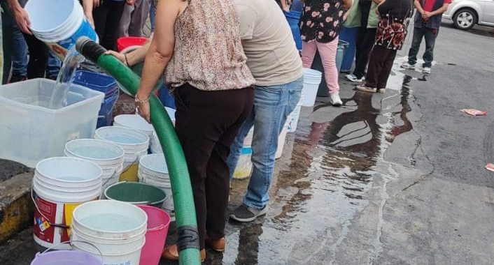 REPARTEN PIPAS DE OAPAS MÁS DE 6 MILLONES DE LITROS DE AGUA AL MES