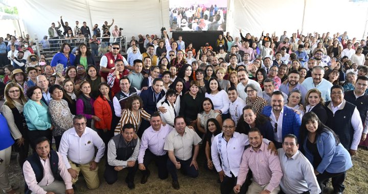 Gobernadora Delfina Gómez coloca la primera piedra de la Casa Magisterial en Texcoco; anuncia la incorporación de nuevas pensiones al ISSEMYM