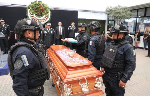 RINDEN HOMENAJE A POLICÍA DE NAUCALPAN QUE MURIÓ EN CUMPLIMIENTO DEL DEBER