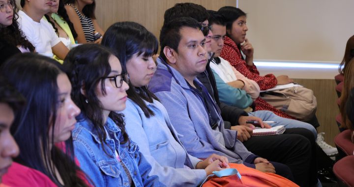 Participa Mariela Gutiérrez en un Conversatorio con Estudiantes de la UAM