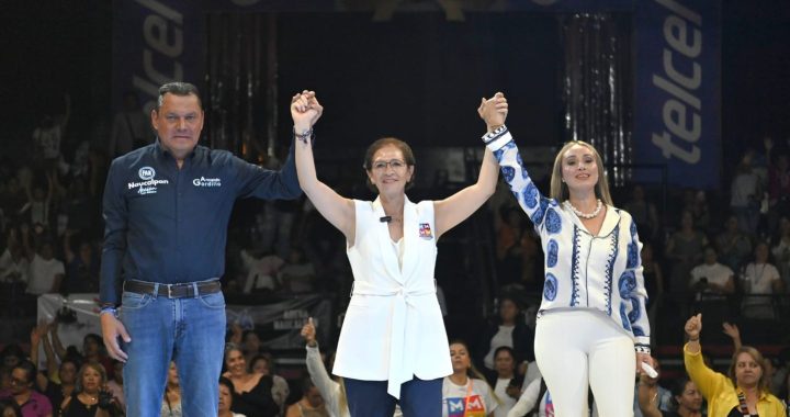 LA SEÑORA OLIVAS APOYA A ANGÉLICA MOYA