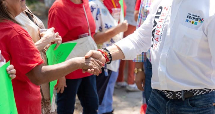 DAVID SÁNCHEZ SE COMPROMETE A ATENDER LOS BACHES REPORTADOS, EN 24 HORAS