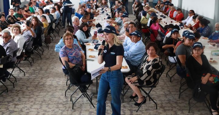 ROMINA CONTRERAS SE REÚNE CON COMUNEROS DE SAN CRISTÓBAL TEXCALUCAN