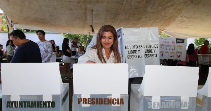 Juanita Carrillo Luna Emite su Voto y Confía en una Jornada Electoral Democrática en Cuautitlán