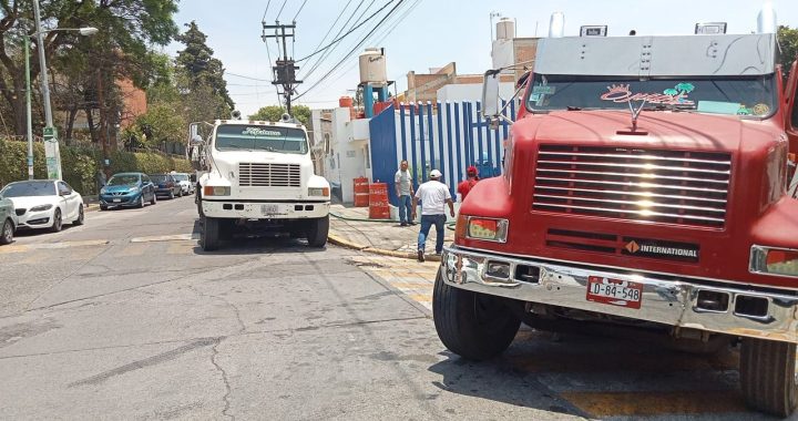 ABASTECE OAPAS CON PIPAS TRES TANQUES DE ALMACENAMIENTO