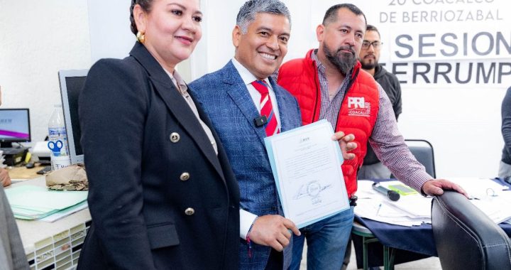 RECIBE DAVID SÁNCHEZ SU CONSTANCIA DE MAYORÍA