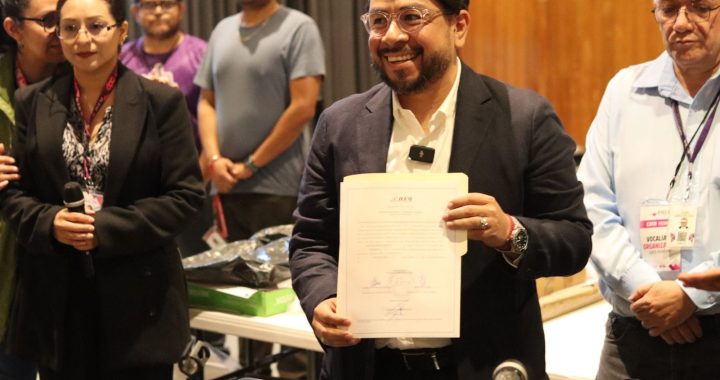 Recibe Daniel Serrano constancia de mayoría como presidente electo