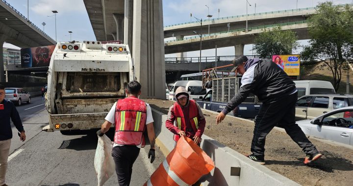 LIMPIA NAUCALPAN LATERALES DE PERIFÉRICO