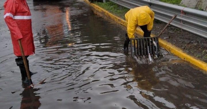 TONY RODRÍGUEZ Y OPDM MANTIENEN OPERATIVO PERMANENTE PARA MITIGAR ENCHARCAMIENTOS