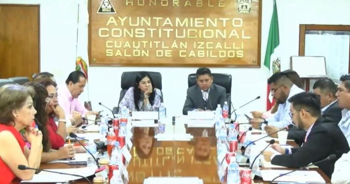 CUESTIONADA KARLA FIESCO EN CABILDO; GUARDA SILENCIO