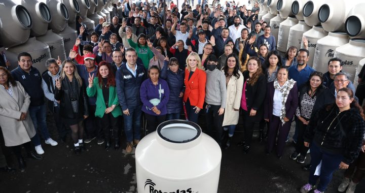 ENTREGA HUIXQUILUCAN TINACOS PARA REFORZAR ALMACENAMIENTO DE AGUA EN LAS VIVIENDAS