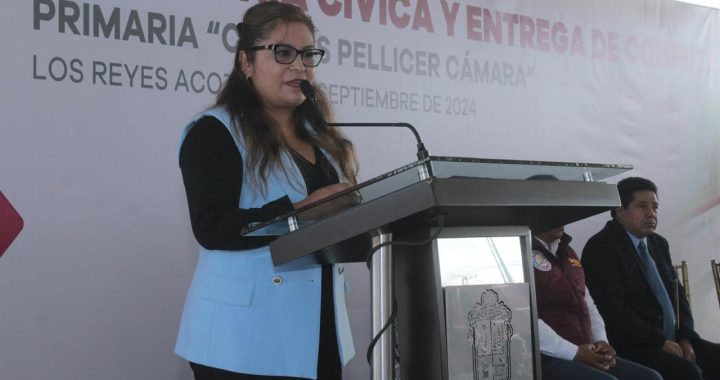 Entrega Alcaldesa de Tecámac 40 Computadoras en Escuelas de Primaria