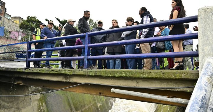 Se reúne Gobernadora Delfina Gómez Álvarez con familias afectadas por las lluvias y supervisa la Presa Cuartos en Naucalpan